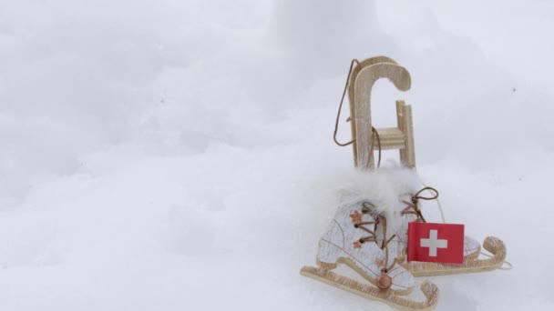 Wintersportuitrusting Zwitserse Vlag Sneeuw Vrije Ruimte Voor Een Tekst — Stockvideo