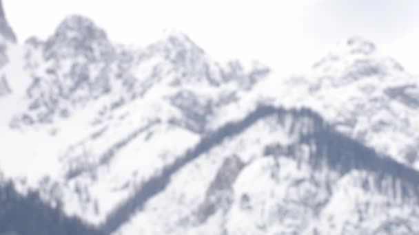 Desfocado Topo Nevado Montanha Zoom Dinâmico — Vídeo de Stock