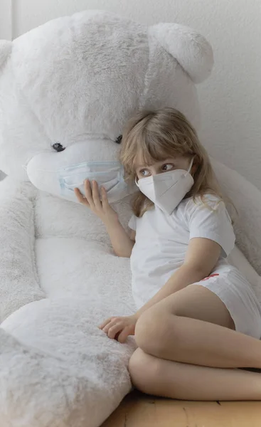 Angry Girl Years Old Mask Sits Close Her Teddy Bear — Stock Photo, Image