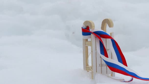 Wintersportuitrusting Russische Vlag Lint Sneeuw Vrije Ruimte Voor Een Tekst — Stockvideo