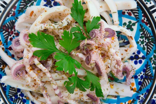 Un plato de ensalada de calamares — Foto de Stock