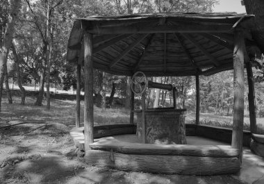 siyah beyaz kırsal kesimde de çizmek.