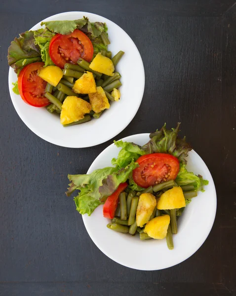 Deux assiettes de haricots français — Photo