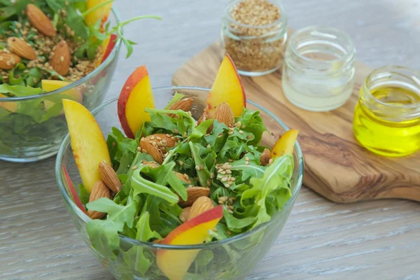 Ensalada de vitaminas con rúcula — Foto de Stock