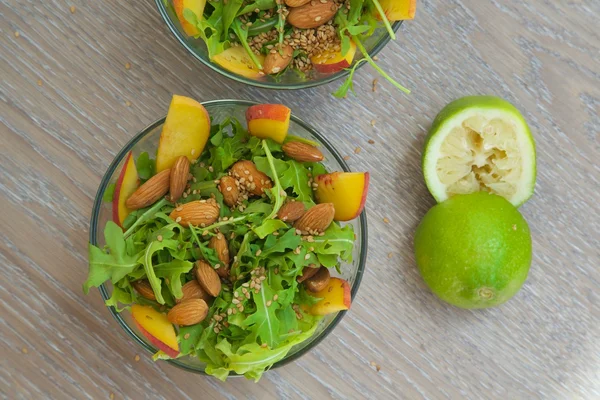 Ensalada de vitaminas con rúcula — Foto de Stock