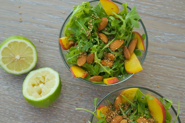 Ensalada de vitaminas con rúcula — Foto de Stock