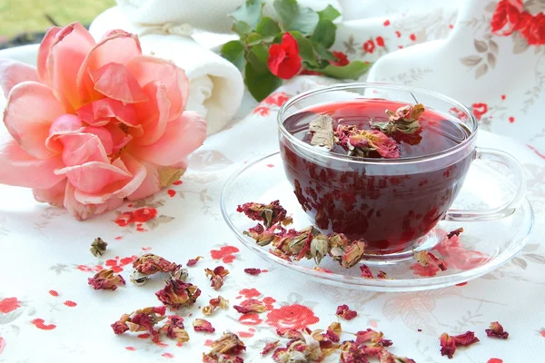 Rose petals tea — Stock Photo, Image