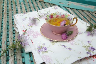 Süt thistle bitkisel çay