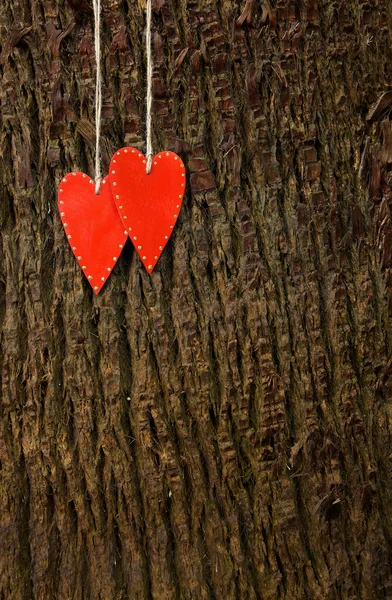 Dois corações vermelhos feitos à mão — Fotografia de Stock