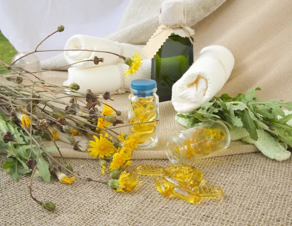 Dandelion oil softgels — Stock Photo, Image