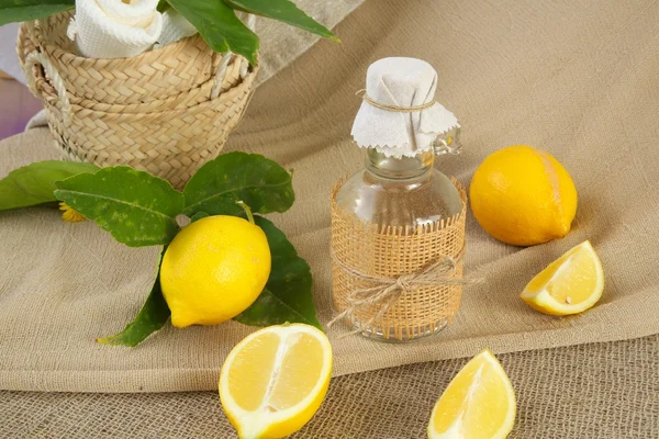 Lemon vinegar — Stock Photo, Image