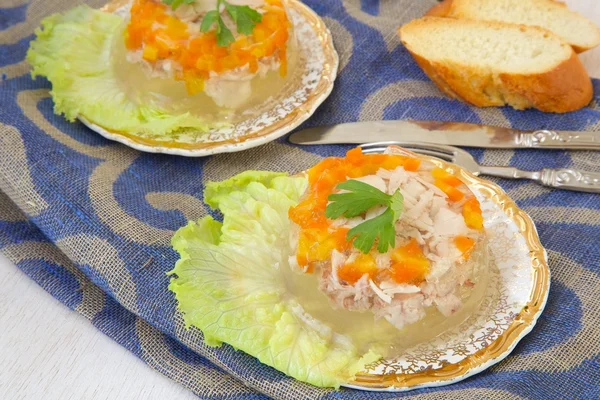 Poulet haché en gelée dans une assiette — Photo