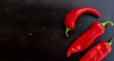 Taze kırmızı sıcak soğuk biber.