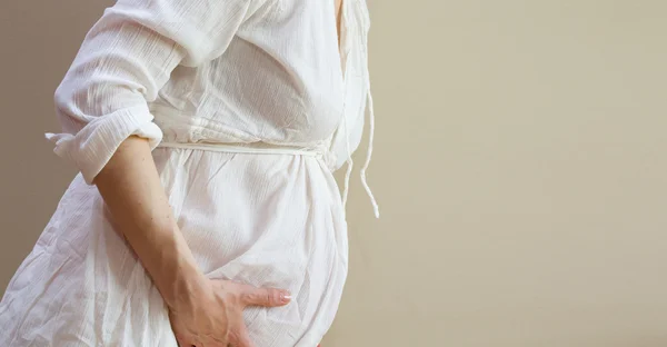 Levering pijn - contracties door een zwangere vrouw — Stockfoto