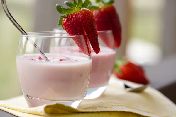 Yogur de fresa fresca — Foto de Stock