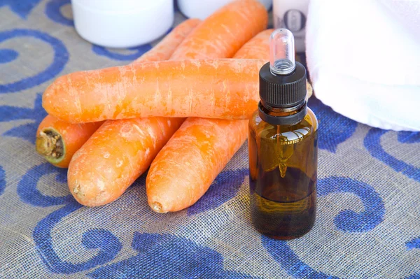 Carrot seed essential oil — Stock Photo, Image