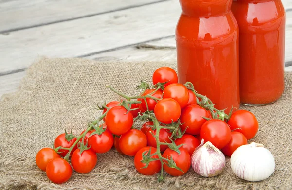 Ramas de tomates cherry — Foto de Stock