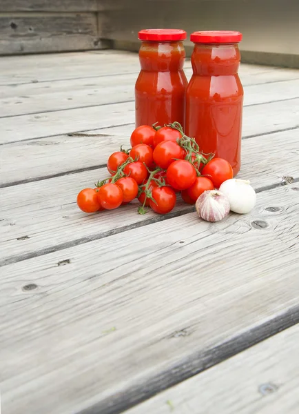 Tomates cherry y salsa italiana — Foto de Stock