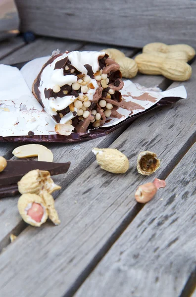 Vanilla cone with chocolate and peanuts — Stock Photo, Image