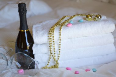 Bir otel odasında yeni yıl kutlama