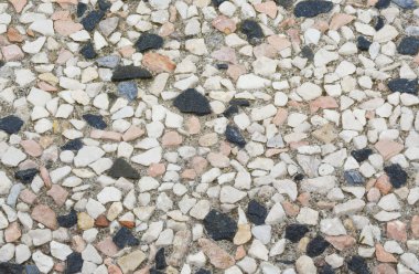 Beton keskin taşlar