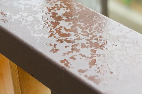 Rain drops on a metallic balustrade. — Stock Photo, Image