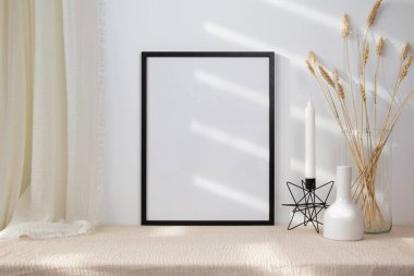 Mum ile siyah fotoğraf çerçevesi modeli