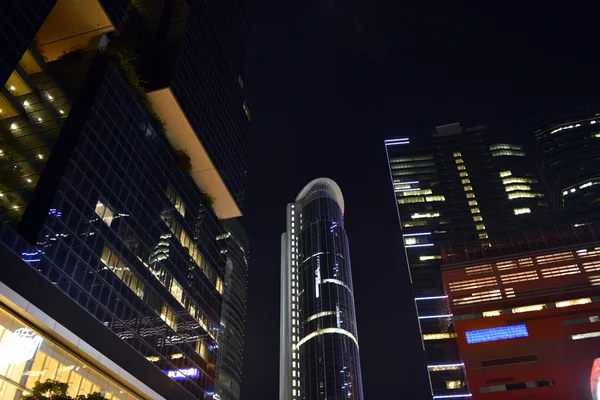 Nisa noapte vedere morden clădire, Hong Kong — Fotografie, imagine de stoc