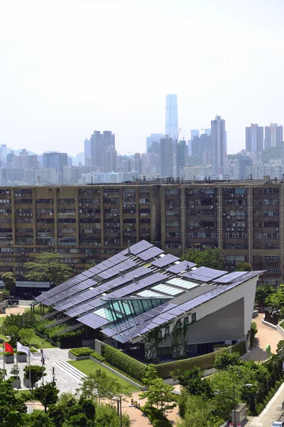 Solarenergie in der Stadt Stockbild