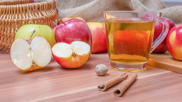 Сидр - горячий алкоголь яблочный напиток . — стоковое фото
