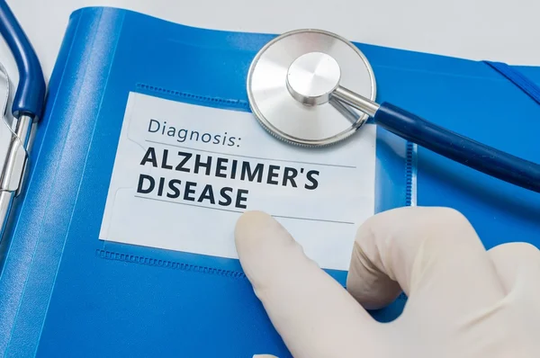 Carpeta azul con diagnóstico de enfermedad de Alzheimer — Foto de Stock