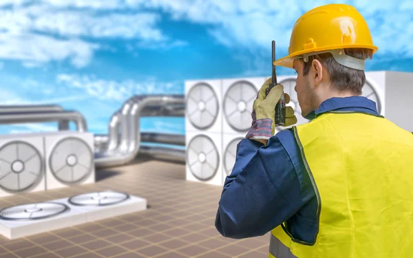 HVAC (Isıtma, havalandırma, Klima) bakım kavramı. Çatı inşaat ve alt birimleri saç kremi.