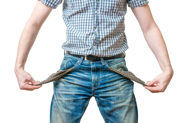 Uomo - il debitore mostra tasche vuote dei suoi jeans e simbolo di niente denaro . — Foto Stock