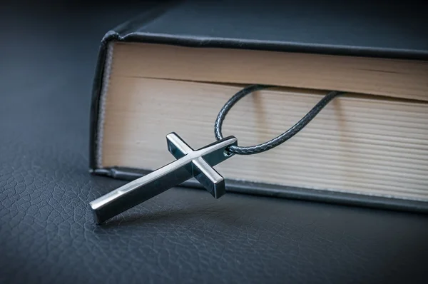 Catholic christianity concept. Metallic cross and Holy Bible. — Stock Photo, Image