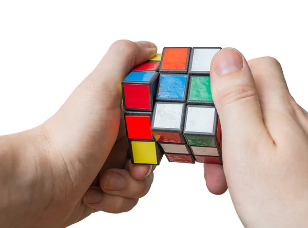 Ember kezében tartja a Rubik kocka. Június 11-én 2016-ban, Cseh Köztársaság. — Stock Fotó