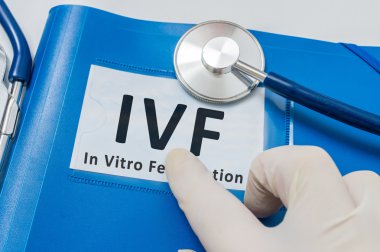 IVF (Tüp Bebek döllenme kavramı). Hasta dosyaları ile mavi klasör.