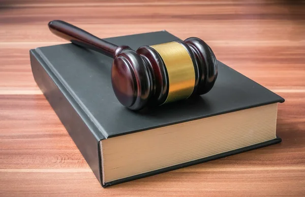 Wooden gavel on book. Justice and law concept. — Stock Photo, Image