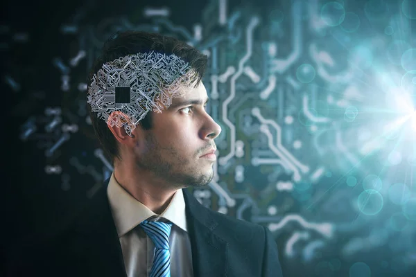 Sztuczna Inteligencja Elektroniczny Obwód Ludzkim Mózgu Widok Boku Człowieka Patrzącego — Zdjęcie stockowe