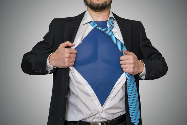 Silny Biznesmen Jako Superbohater Otwiera Koszulę — Zdjęcie stockowe