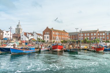 İskeledeki Portsmouth balıkçı tekneleri