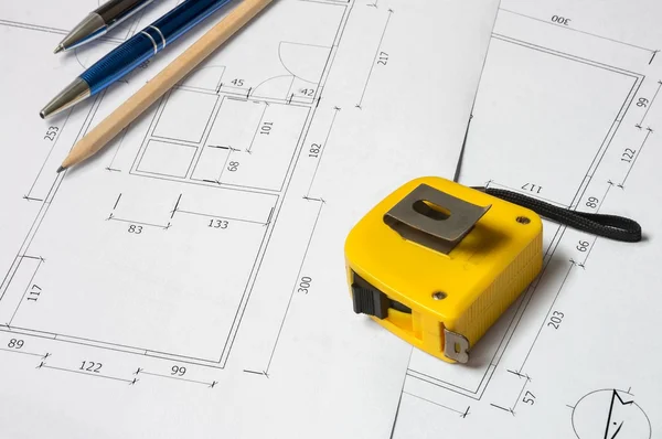 Ház - mérő vonalzó és ceruza a építészeti mérése — Stock Fotó