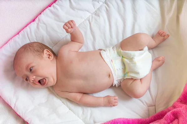 Desagradável gritando bebê menina — Fotografia de Stock