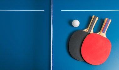 Ping pong tablo raketleri ile arka plan.