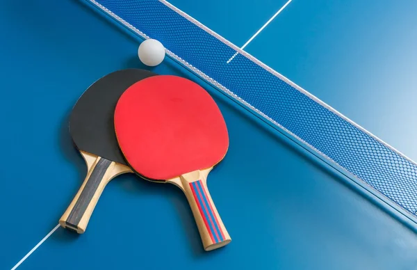 Zkoseného pohled na rakety pro stolní tenis — Stock fotografie