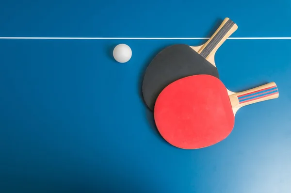 Tischtennis oder Tischtennis Hintergrund mit Schlägern — Stockfoto