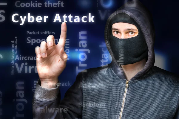 Maskerade Anonym hackare pekar på Cyber attack. — Stockfoto