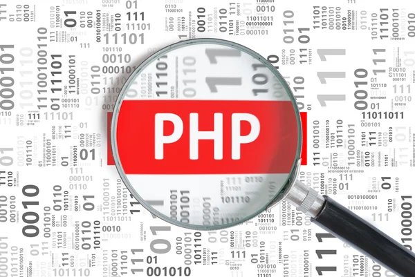 Concetto di sviluppo sito web. Linguaggio di programmazione PHP all'interno della lente di ingrandimento in codice binario . — Foto Stock