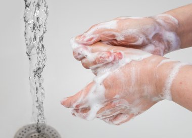 Yıkama veya ellerini lavaboda sabunla temizlik. Hijyen kavramı.