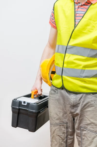 Operaio con cassetta degli attrezzi e casco giallo. Concetto di manutenzione . — Foto Stock