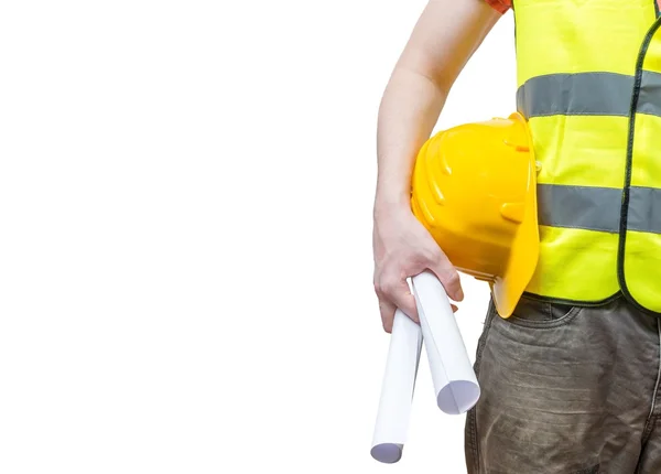 Trabajador (ingeniero) en chaleco reflectante amarillo sostiene papeles. Aislado sobre fondo blanco . — Foto de Stock